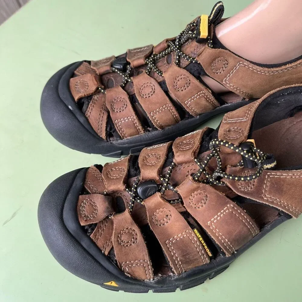 KEEN Brown Leather Newport H2 Sandals Men’s 9.5 Hiking Water Shoe $135